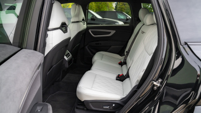 AUDI Q7 3.0 TDI Quattro (pohľad do interiéru)