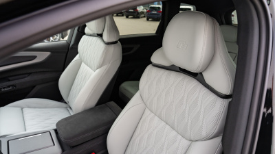 AUDI Q7 3.0 TDI Quattro (pohľad spredu)
