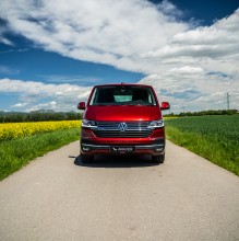 Volkswagen Multivan červený