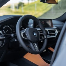 BMW X4 šedá interiér