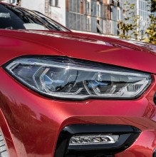 BMW X6 červená
