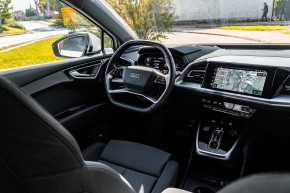 Audi Q4 etron biely
