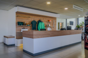 PRVÝ NOVOMESTSKÝ AUTOSERVIS (Pohľad 20)